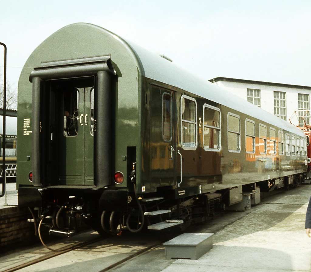 ドイツ 鉄道郵便車 KM1 Modellbau PwPOST 4ü-28 1RB29) KM1 202821 Spur 1 PwPost4ü-28 Einheits Post